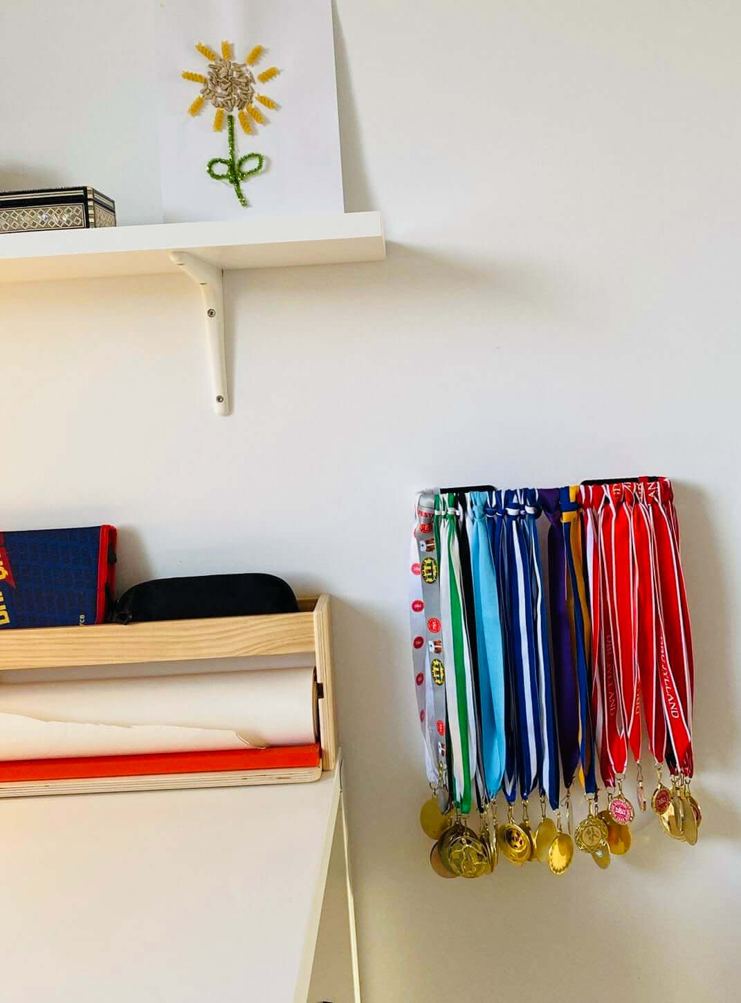 1 Boldholder + 1 Medaljeholder + 1 Pudebetræk - Lukaki.dk1 Boldholder + 1 Medaljeholder + 1 Pudebetræk