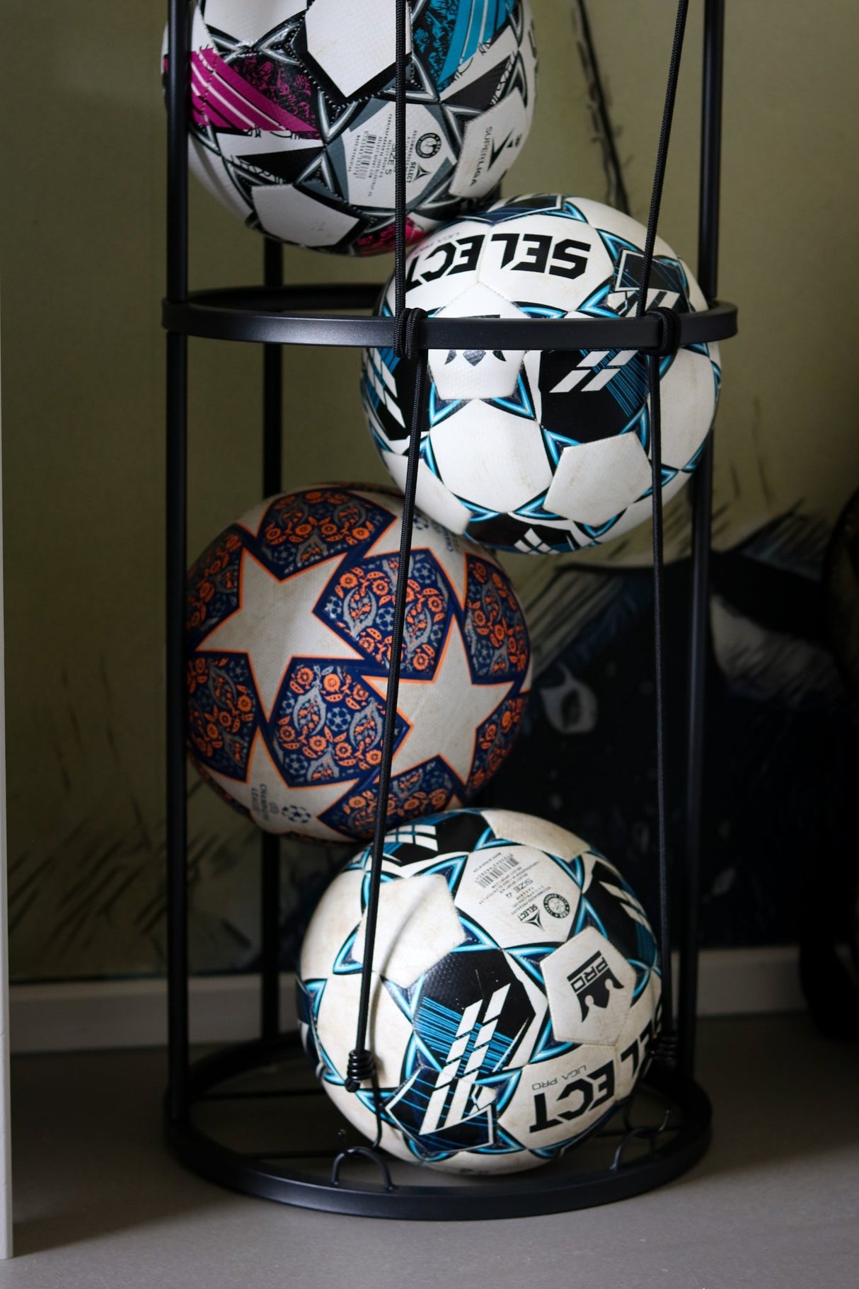 Boldholder / organizer til 6 sportsbolde - Lukaki.dkBoldholder / organizer til 6 sportsbolde - Lukaki.dkBoldholder / organizer til 6 sportsbolde