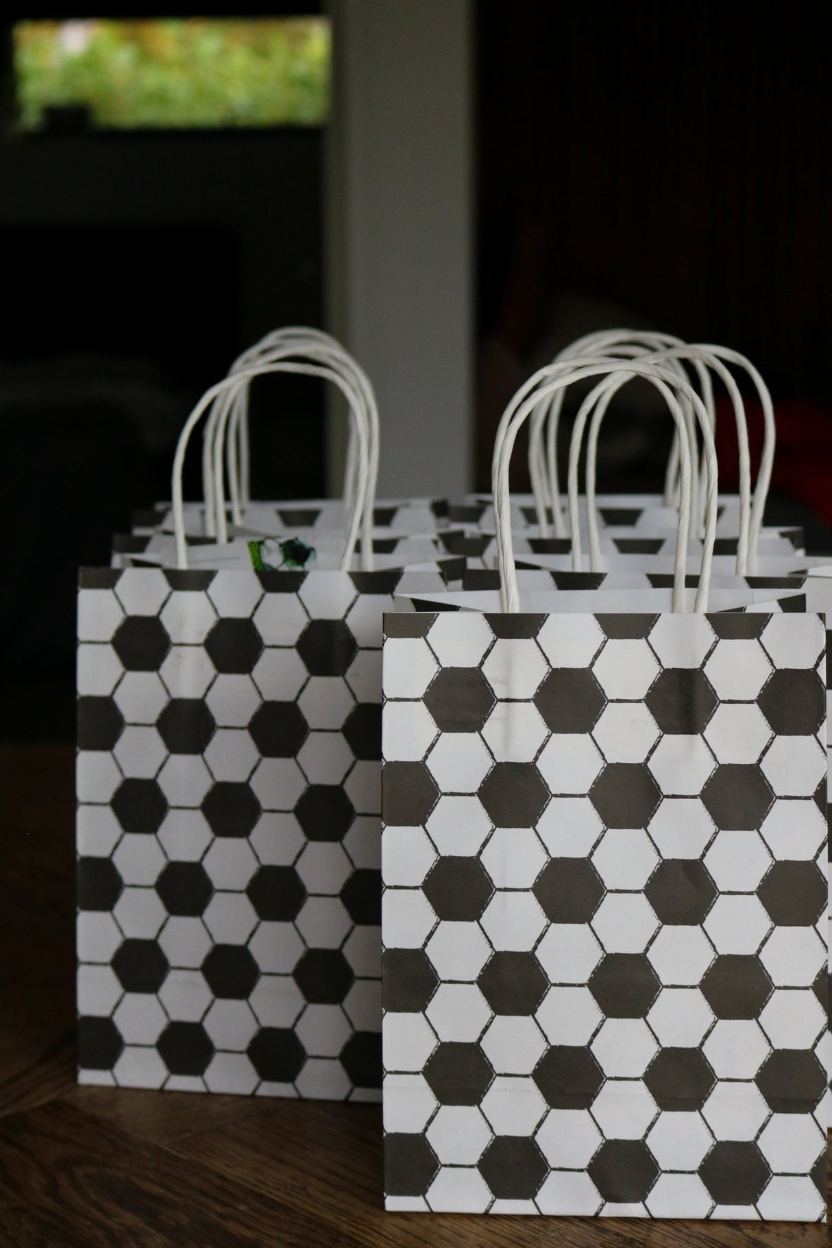 Gavepose med Fodboldtema – Kraftig Karton (16x22x9 cm) - Lukaki.dkGavepose med Fodboldtema – Kraftig Karton (16x22x9 cm)