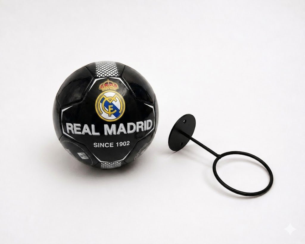 Real Madrid Fodbold (sort) og boldholder til væg (inkl. sorte skruer) - Lukaki.dk