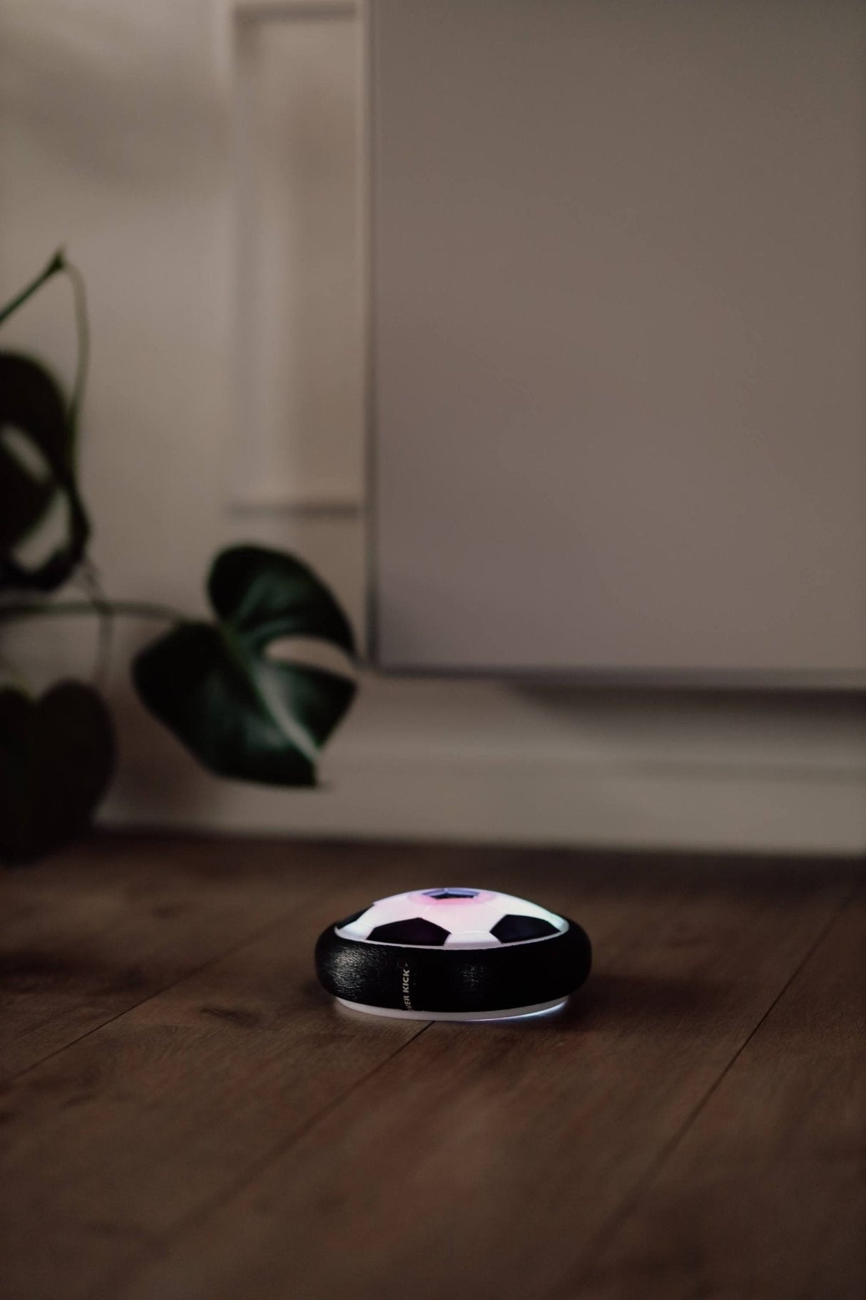 Svævende fodbold med LED lys effekt (Hover Ball) - Lukaki.dkSvævende fodbold med LED lys effekt og lyd (Hover Ball) - Lukaki.dkSvævende fodbold med LED lys effekt og lyd (Hover Ball)