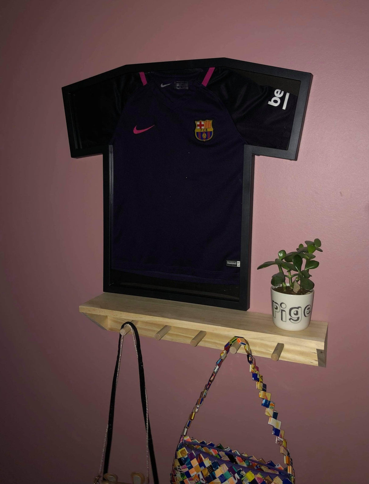 T-shirt ramme (2 størrelser) - Lukaki.dkRamme til fodboldtrøje - 2 størrelser - UMBRA t-shirt ramme