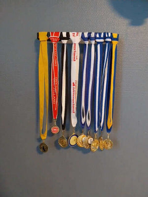 2 Boldholdere + 1 Medaljeholder til væg - sort stål - Lukaki.dk2 Boldholdere + 1 Medaljeholder til væg - sort stål