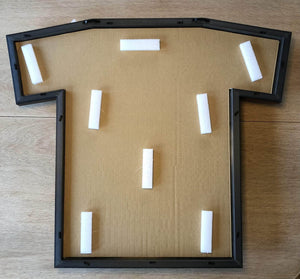 DEMO Ramme til fodboldtrøje - Medium str. - UMBRA t-shirt ramme - Lukaki.dkRamme har været knækket. Er repareret - Ramme til fodboldtrøje - Medium str. - UMBRA t-shirt ramme