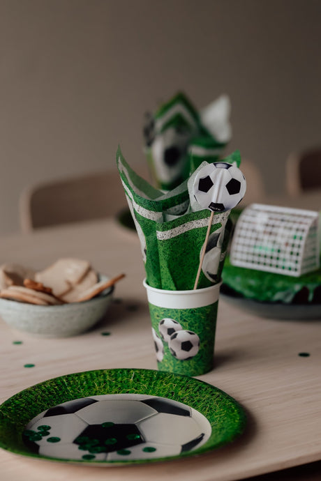 Fodbold paptallerkner – 8 stk. – Grønne engangstallerkner – Ø23 cm - Lukaki.dkFodbold paptallerkner – 8 stk. – Grønne engangstallerkner – Ø23 cm