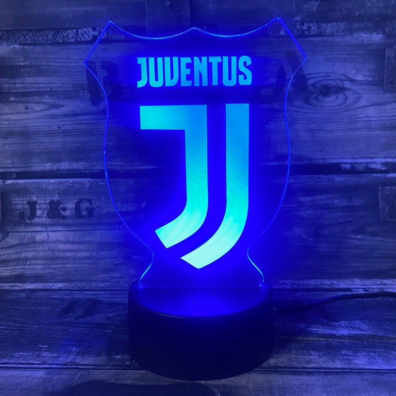 Juventus 3D Fodbold lampe - Lyser i 7 farver - Lukaki.dkJuventus 3D Fodbold lampe - Lyser i 7 farver