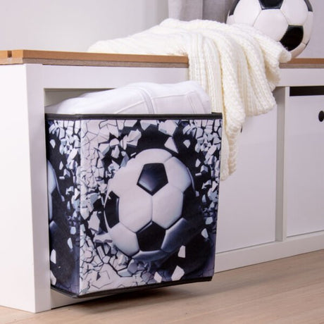 Opbevaringsboks med 3D fodboldmotiv – 30x30x30 cm - Lukaki.dkOpbevaringsboks med 3D fodboldmotiv – 30x30x30 cm