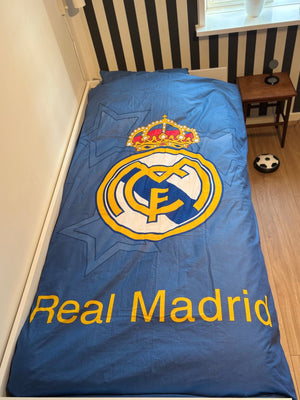 Real Madrid sengetøj i 140x200 cm med vendbart design i bomuld