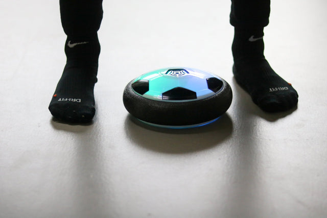 Svævende fodbold med LED lys effekt (Hover Ball) - Lukaki.dkSvævende fodbold med LED lys effekt (Hover Ball)