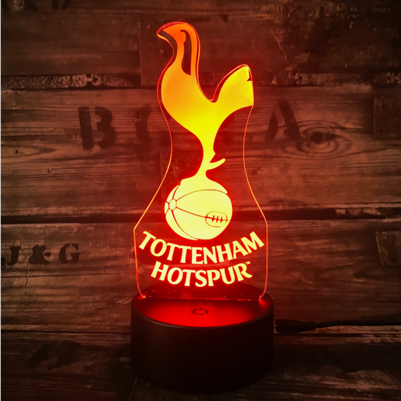 Tottenham 3D-Fußballlampe – Leuchtet in 7 Farben